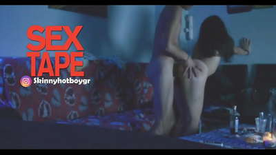 קיוט סטשאָאָלגירל מיט איר בויפרענד